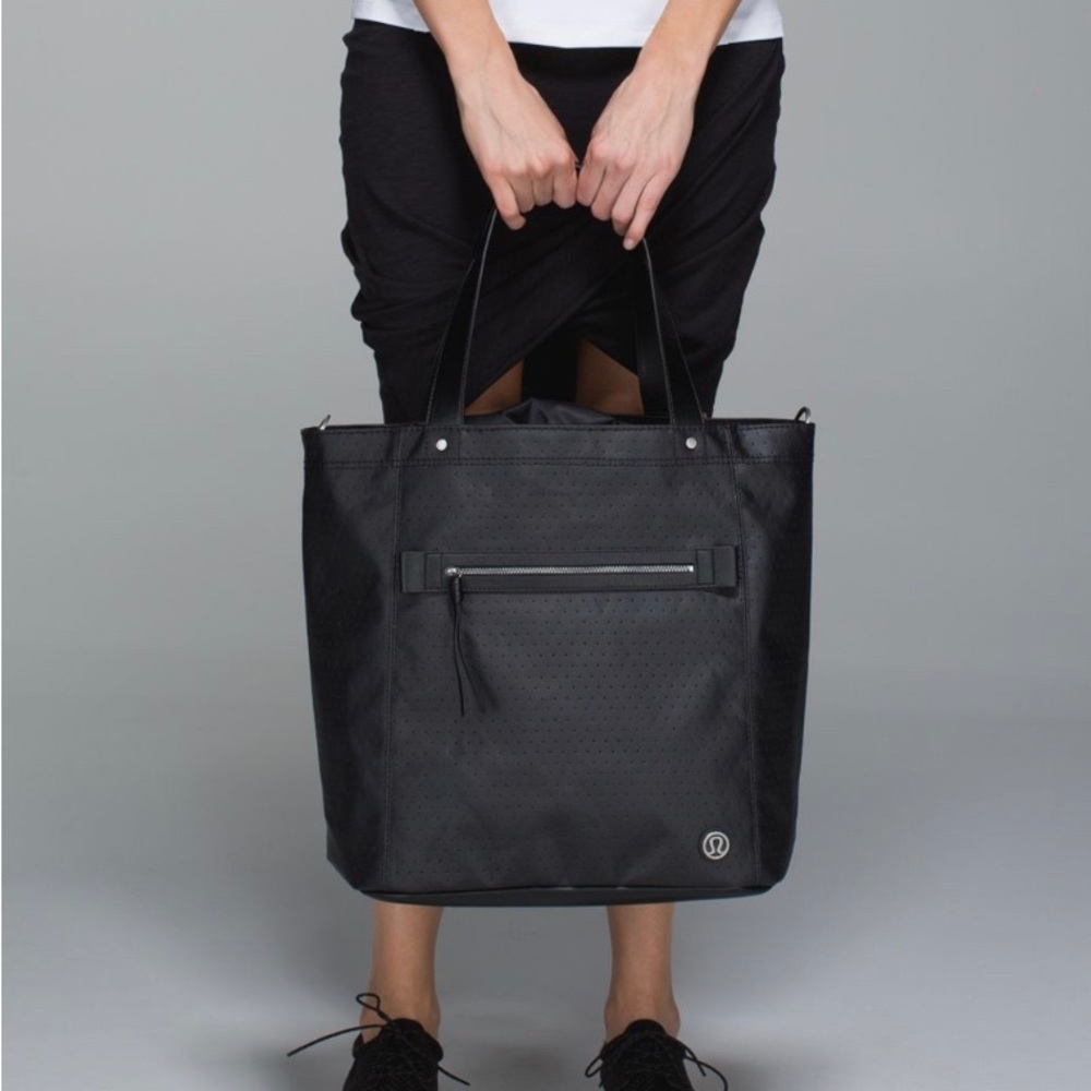 FOR 🌼 Flower Power 🌸 LLL black crossbody tote